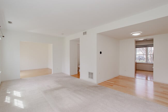 Building Photo - 1217 N Village Dr