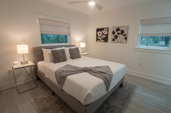 Building Photo - 67 S Lake Dr