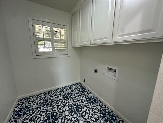 Building Photo - 301 Bermuda Pl