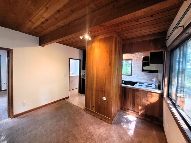 Building Photo - Cabin Style Home, 2 Bedroom - Bellingham, Toledo St