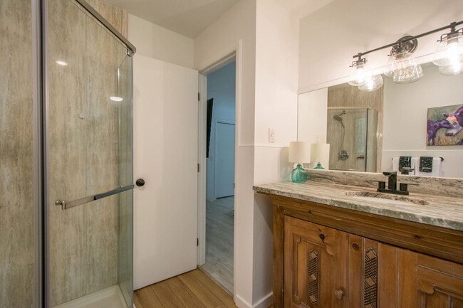 Building Photo - 2750 Holly Hill Dr