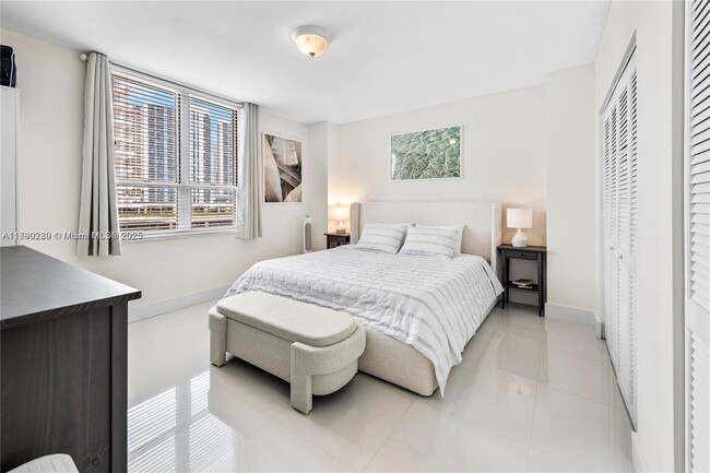 Building Photo - 701 Brickell Key Blvd