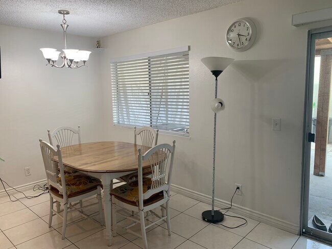 Dining room - 13864 Dawson St