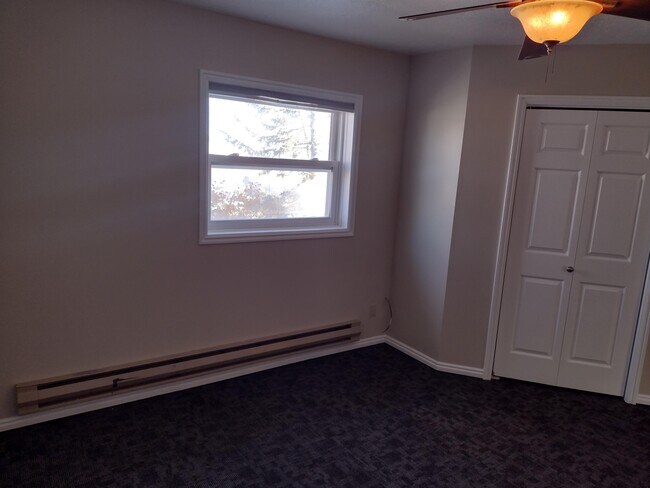 Building Photo - 1127 9th W Ave