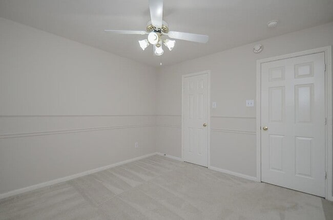 Building Photo - 23826 River Pl Dr