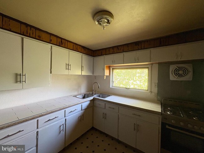 Building Photo - 1405 Pennington Rd