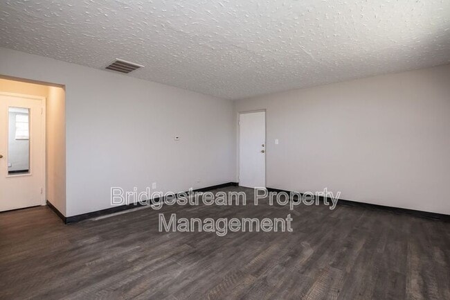 Building Photo - 619 Gainsborough Rd