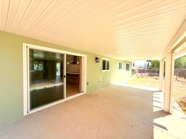 Building Photo - 10839 Fellows Ave