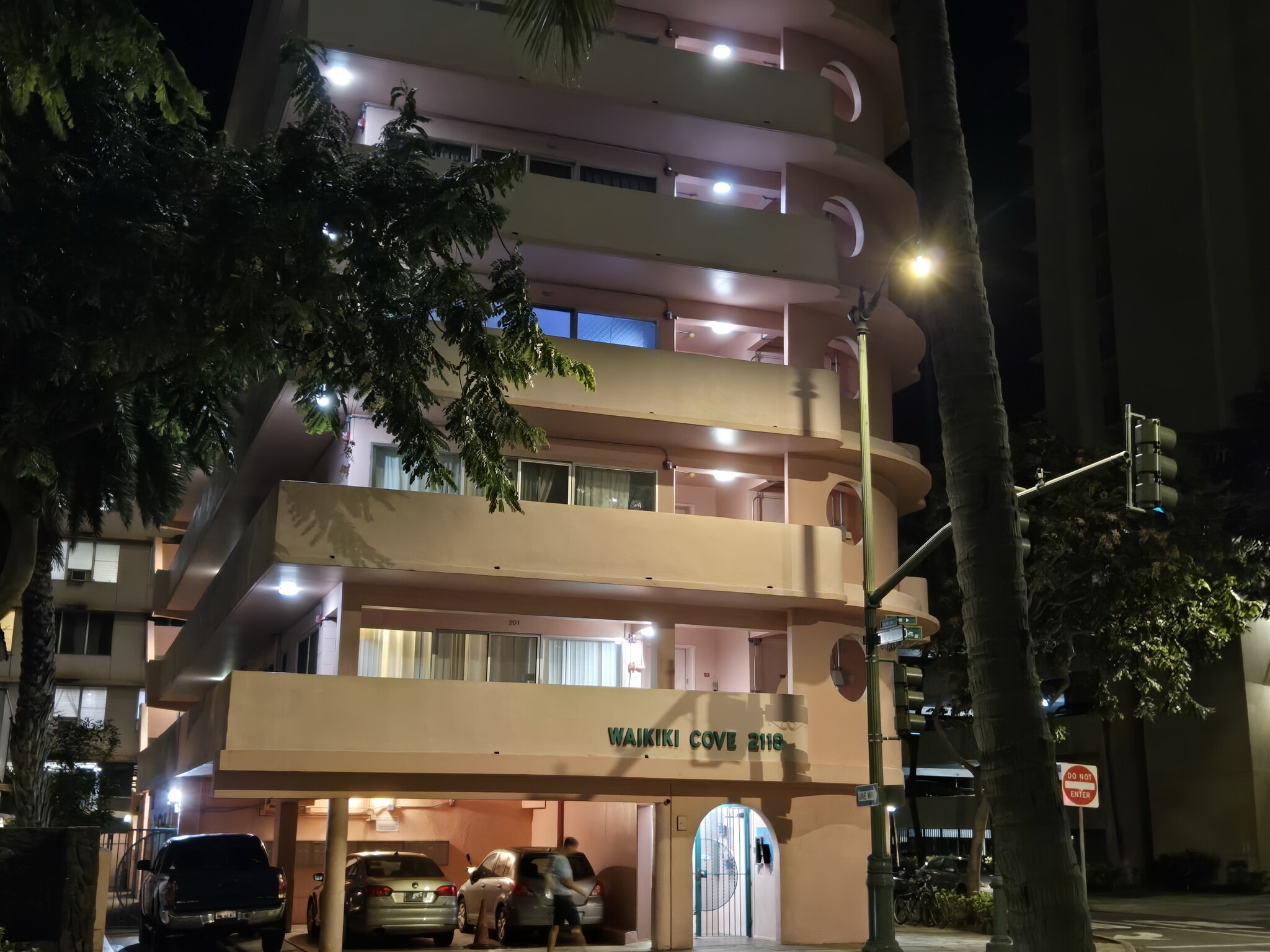 Building Photo - 2118 Kuhio Ave