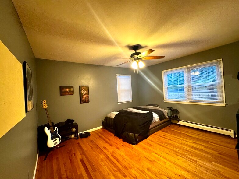 Building Photo - 6 Redcoat Ln