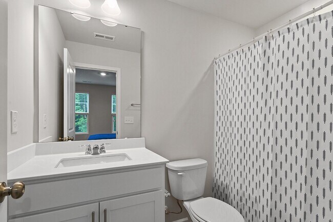 Building Photo - Furnished 3 Bedroom 3 Bath Townhome Wake Forest