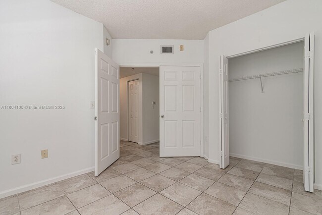 Building Photo - 17125 N Bay Rd