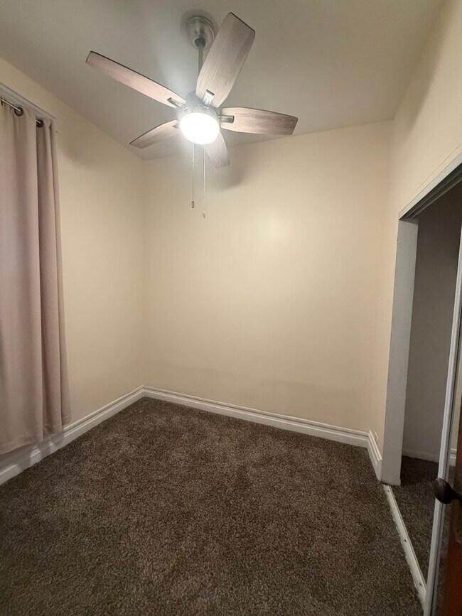 Building Photo - 4108 N Southport Ave