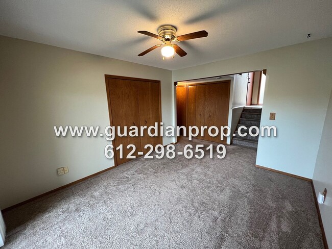 Building Photo - Split Level Townhouse Available May 1st on...