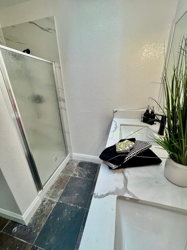 Building Photo - Remodeled 3 Bedroom Home for Rent in Rocklin