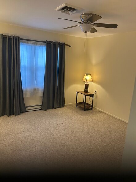 Building Photo - 1168A Clydebank Ct