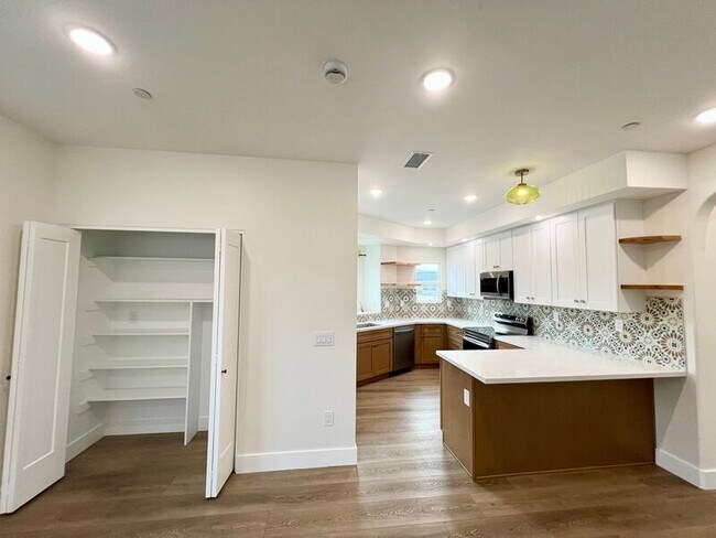 Building Photo - 669 Townsite Dr