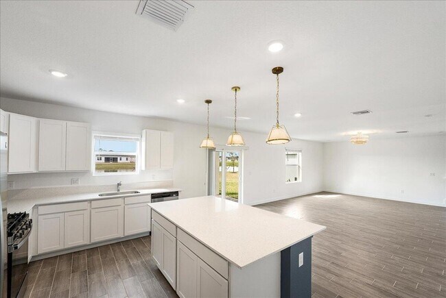 Building Photo - 6338 Windwood Wy