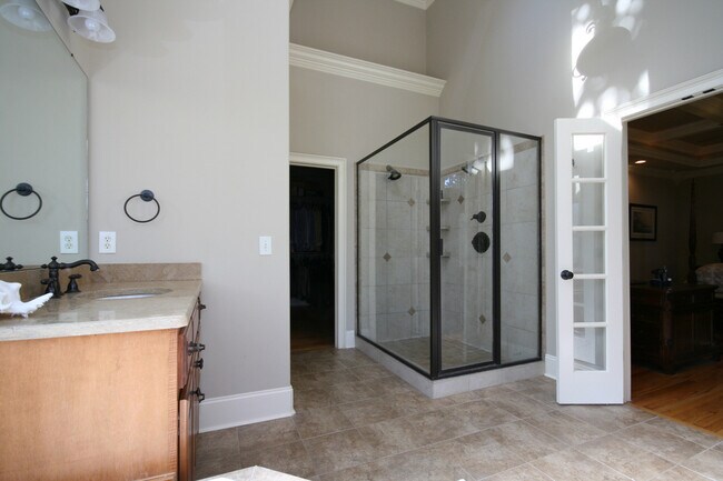 Building Photo - 27 Carriage Hill