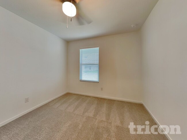 Building Photo - 1620 Parlier St