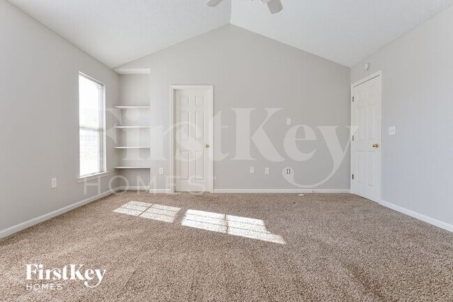 Building Photo - 9553 Lakeview Cir