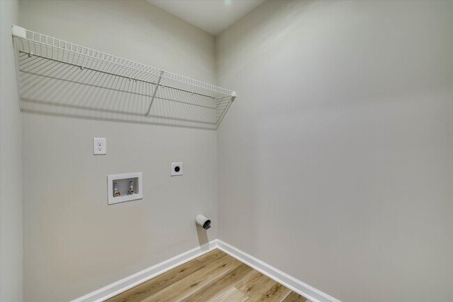 Building Photo - 6099 Whitewater Dr