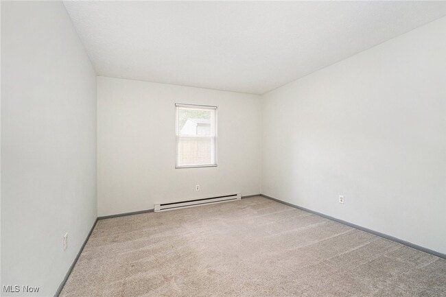 Building Photo - 1492 Ansonia Ave