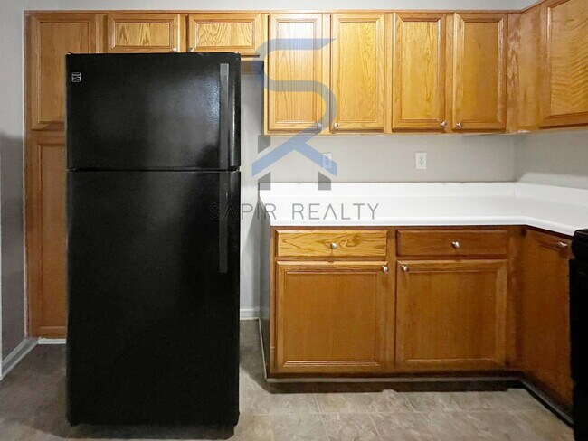 Building Photo - Move in before October 15th and get $100 O...