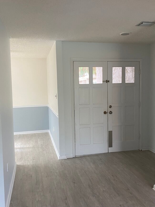 Building Photo - 610 Windrush Bay Dr