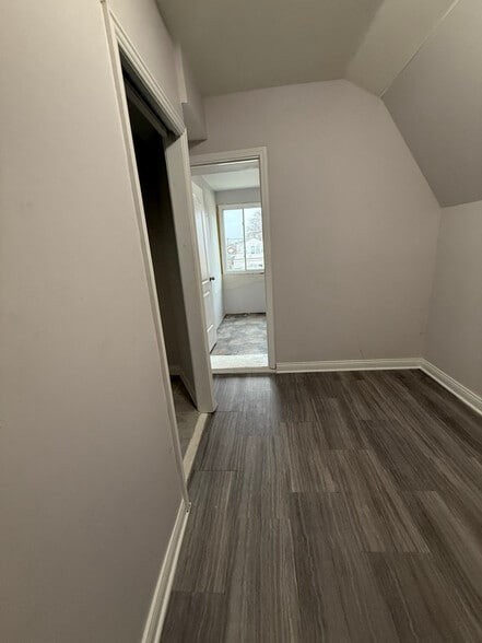 Building Photo - 1114 N Karlov Ave