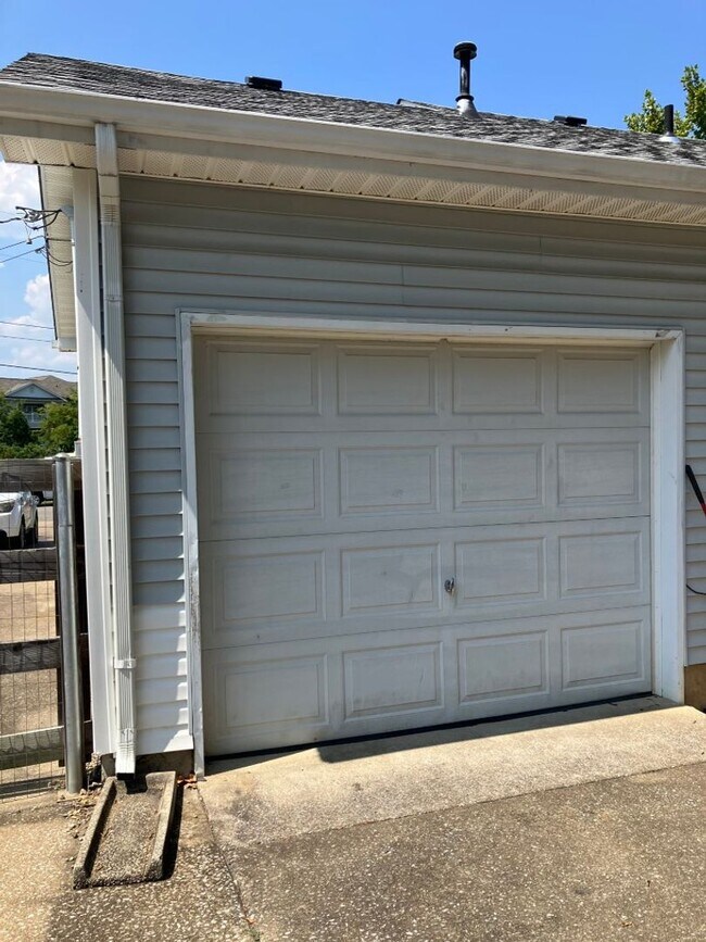 Building Photo - 308 Vernon Traylor Dr