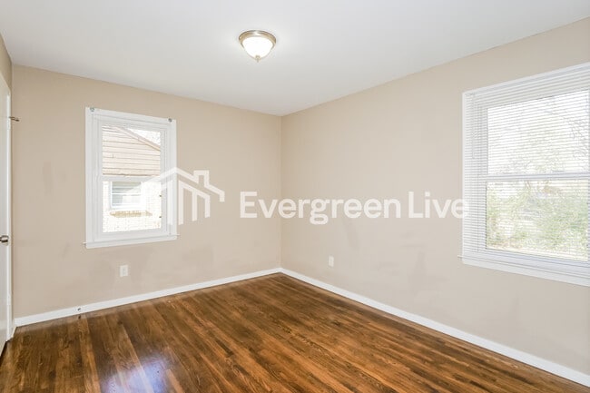 Building Photo - 2136 Pamela Dr