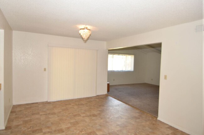 Building Photo - Foxglenn Home for Rent
