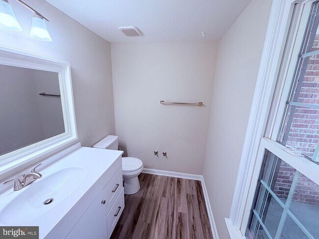 Building Photo - 204 Bosun Cove