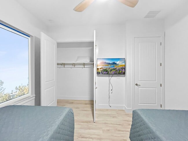 Building Photo - Waterfront Johns Pass Luxury | Steps to Beach + Pool, Hot Tub & Dock