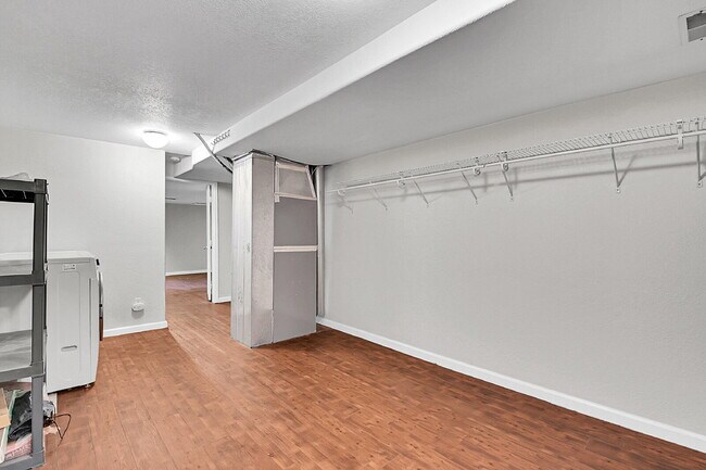 Building Photo - $3,050.00, 4 bed, 3 bath, located in Auror...