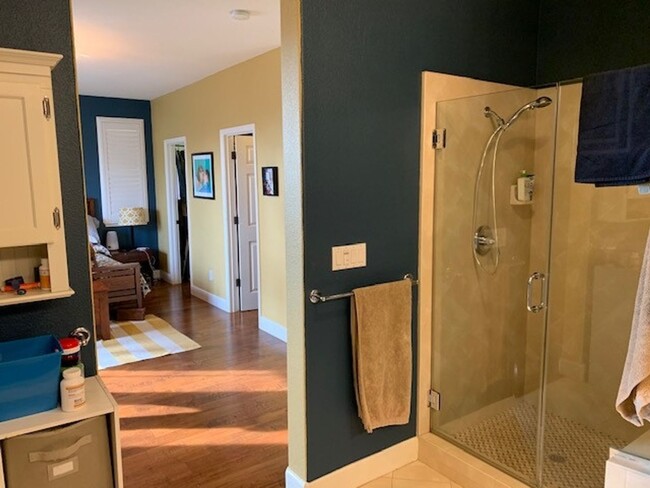 Building Photo - Stunning Five Bedroom Newer Napa Home