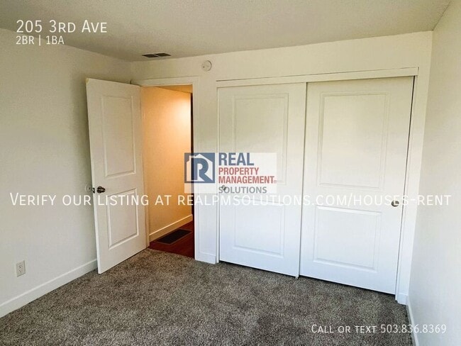 Building Photo - 205 3rd Ave
