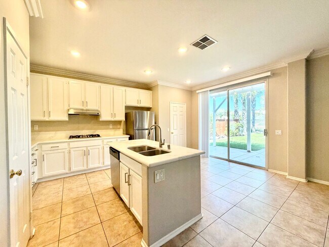 Building Photo - 42041 Delmonte St