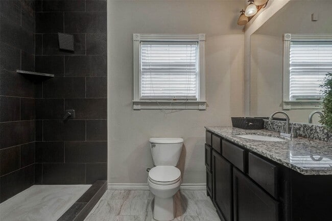 Building Photo - 2410 Cleburne St