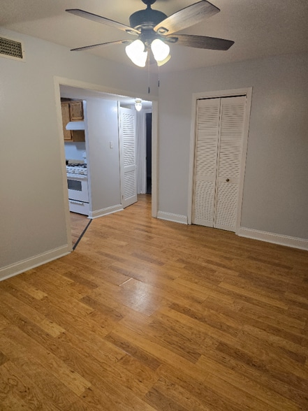 Building Photo - 1921 Shelby St