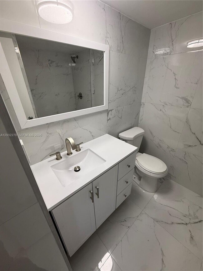 Building Photo - 5700 Collins Ave