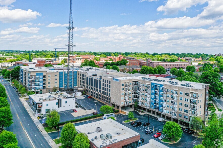 Building Photo - Midtown 205