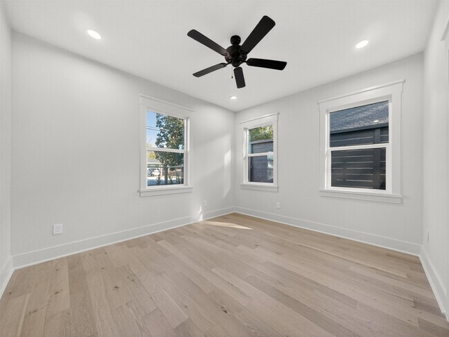 Building Photo - 5619 Chapman St