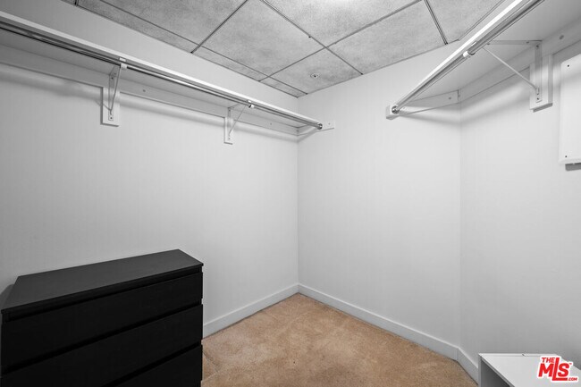 Building Photo - 13700 Marina Pointe Dr