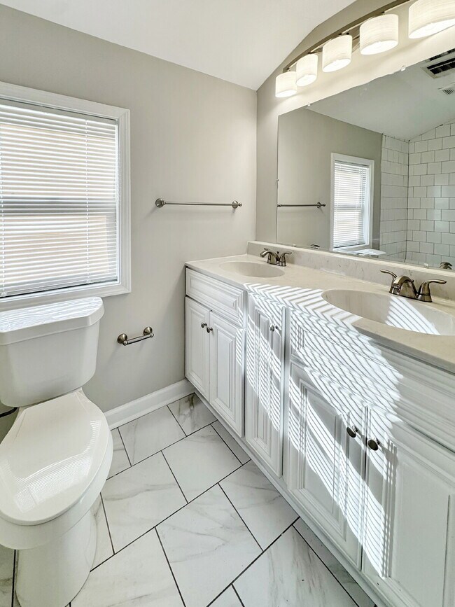 Building Photo - Newly Updated Jefferson Home with Spacious Backyard