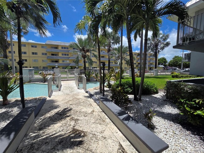 Building Photo - 7401 SW 82nd St