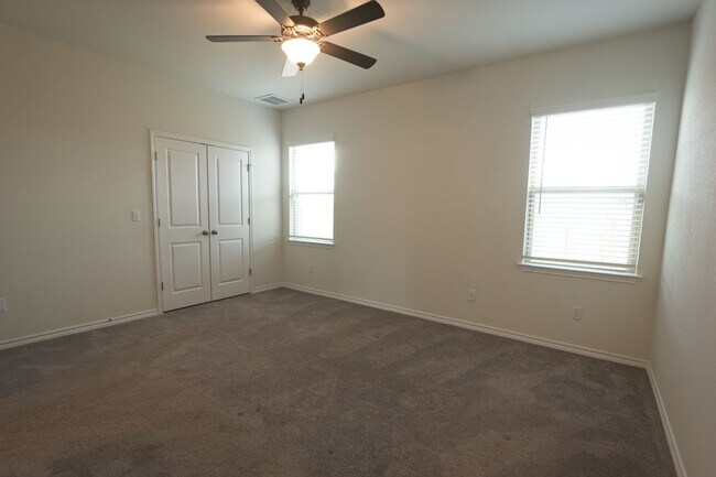 Building Photo - 352 Witchhazel Way