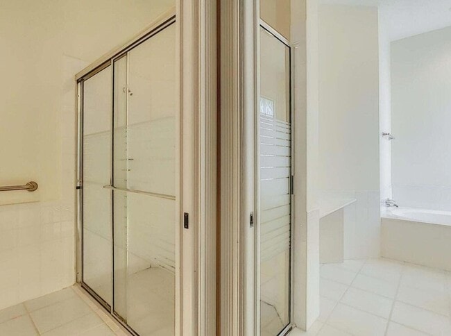 Building Photo - 8533 SE Palm Hammock Ln