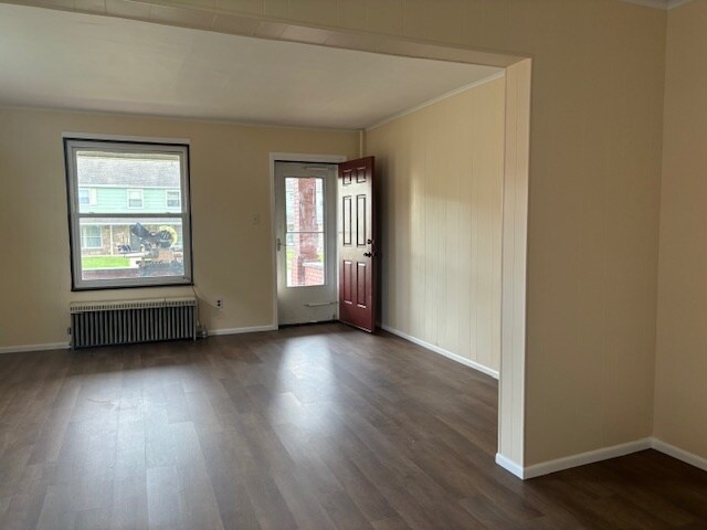 Living room - 721 E Main St